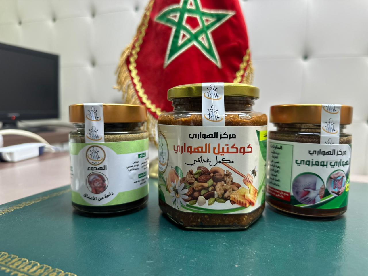 كوكتيل المكسرات بالعسل الحر والأعشاب