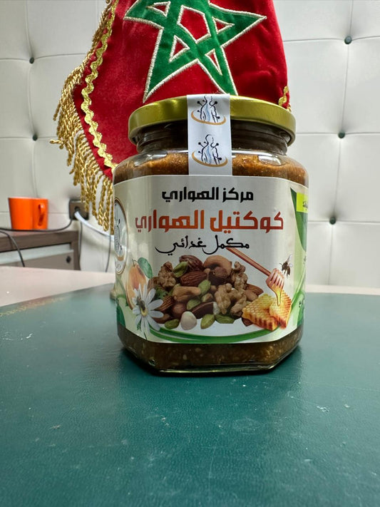 كوكتيل المكسرات بالعسل الحر والأعشاب